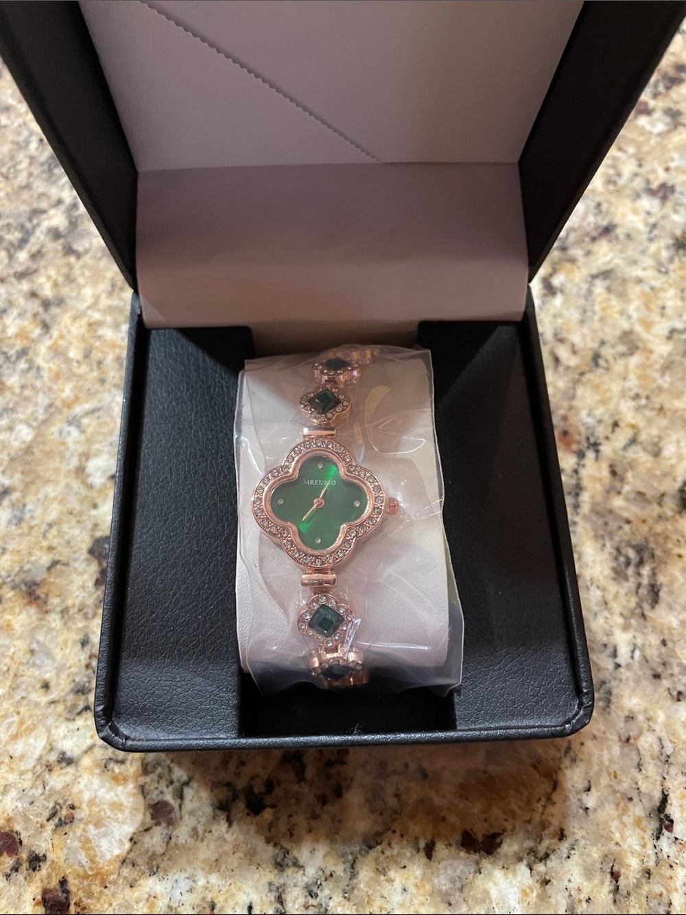 Elegant Green Clover Bracelet Watch - Women